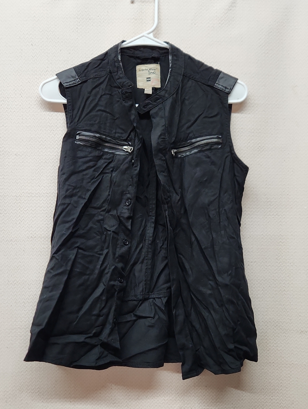 Triple Five Soul Sleeveless Black Zip-Front Vest